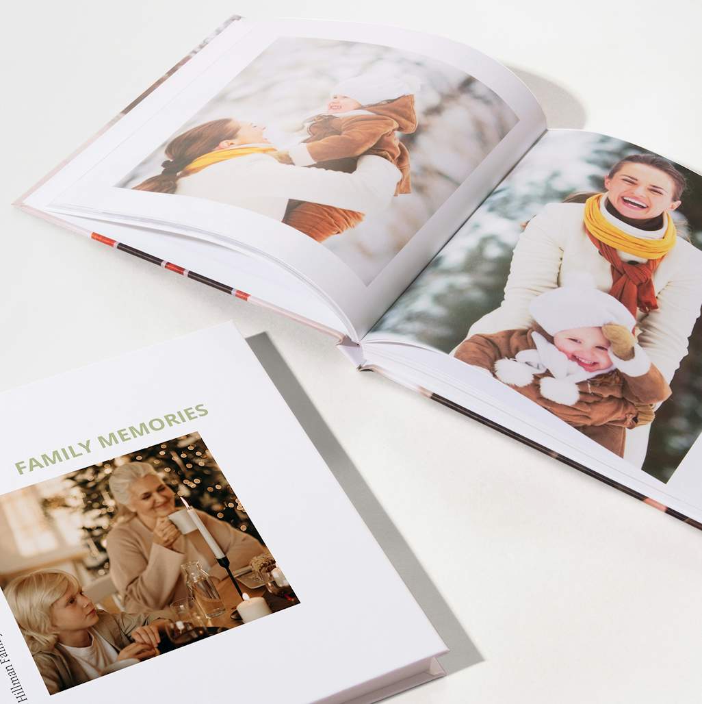 Family Memories Photo Album: Personalized Family Photo Book